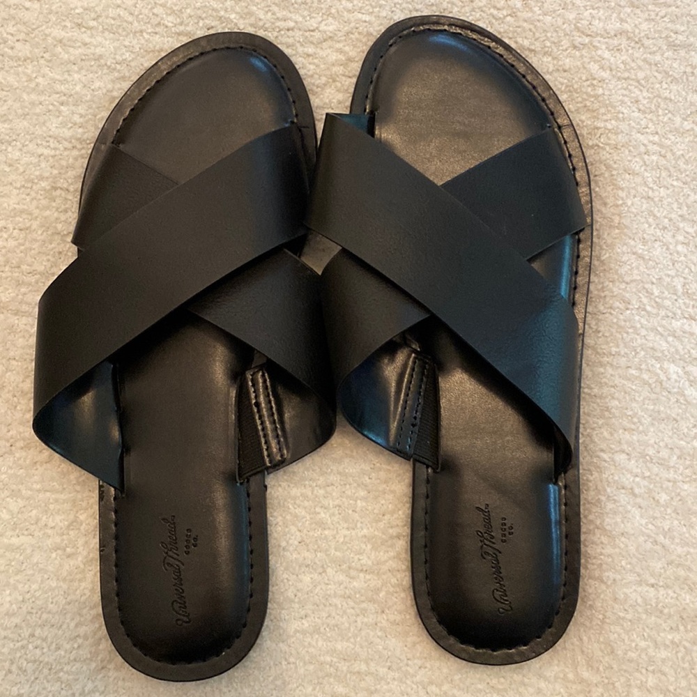 Universal Thread black sandals
